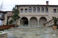 ลานภายในอารามพระตรีเอกภาพ เมทีโอรา