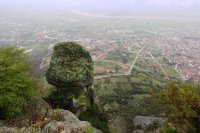 Felsformation der Meteora mit Blick auf Kalambaka