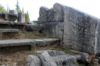 Blokki tas-siġġijiet tal-ġebel fit-Teatru Antik ta’ Argos