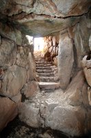 Veduta minn Ġewwa tal-Passaġġ lejn iċ-Ċisterna Taħt l-Art ta’ Mycenae