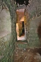 Ein weiterer Gang im Inneren der fünften Höhle unter dem Mellieħa-Kreuz