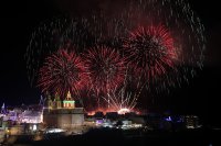 Logħob tan-Nar tal-Mellieħa 2026 - Mellieħa, Malta - Logħob tan-Nar Aħmar taħt Purtiera tal-Fidda